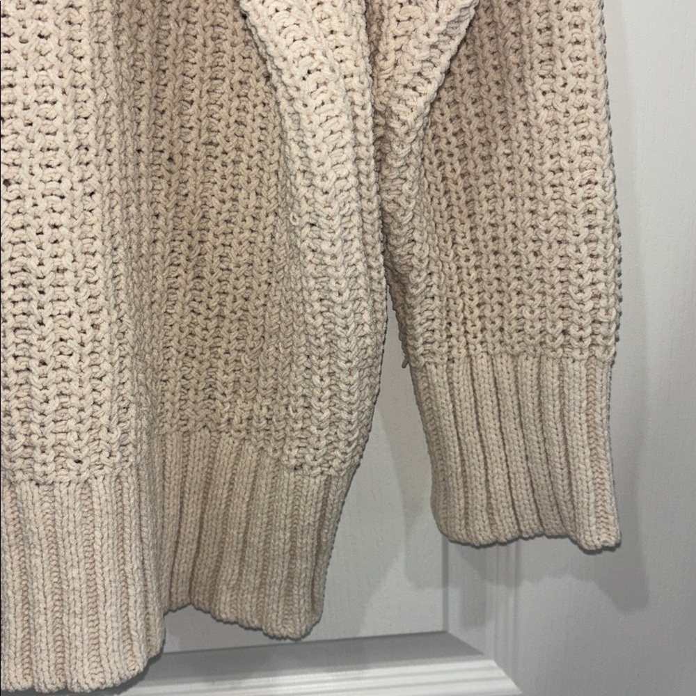 Aerie chunky knit turtleneck sweater in an off-white or cream color wise small - Picture 3 of 7